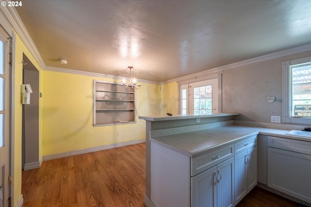94213 Kerber Dr, Langlois, OR 97450 - kitchen with a chandelier, plenty of natural light, wood finished floors, and crown molding