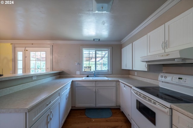 94213 Kerber Dr, Langlois, OR 97450 - kitchen with white appliances, under cabinet range hood, a sink, ornamental molding, and light countertops
