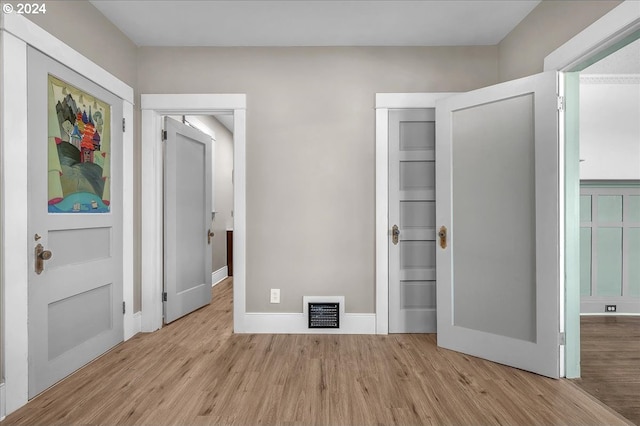 unfurnished bedroom featuring light wood-type flooring and a closet