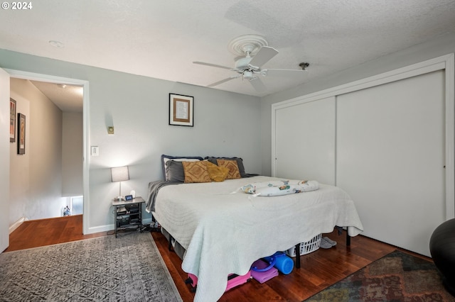 bedroom featuring ceiling fan, a textured ceiling, a closet, and hardwood / wood-style floors