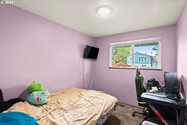 bedroom featuring carpet floors