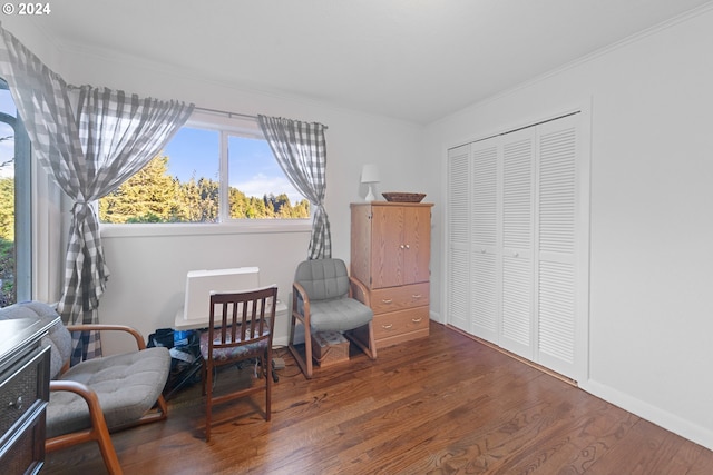 living area featuring dark hardwood / wood-style flooring and crown molding