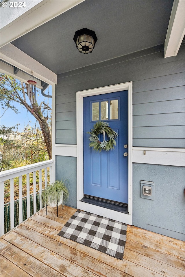 doorway to property with covered porch