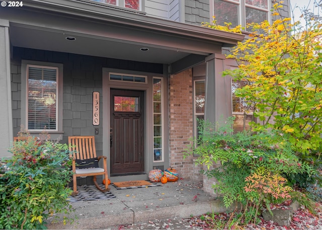 entrance to property featuring a porch