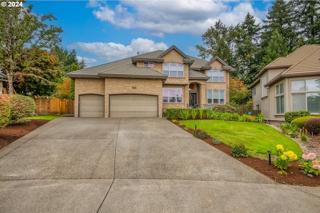 view of front of home featuring a front lawn and a garage