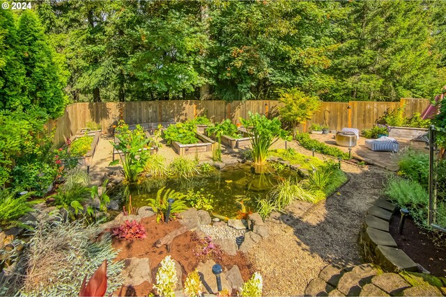 view of yard featuring a garden pond