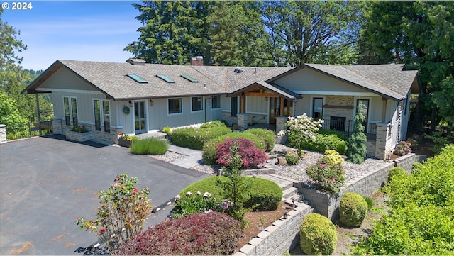 view of front of property featuring a porch