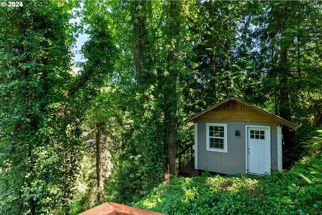 view of outbuilding