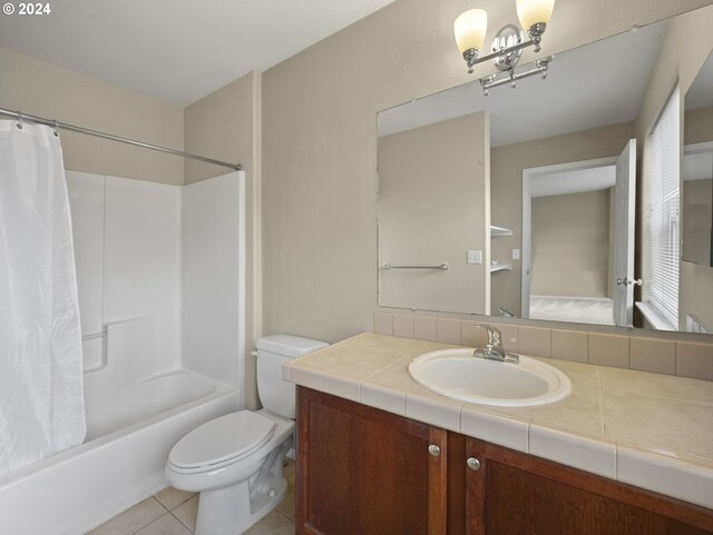 full bathroom featuring tile patterned floors, vanity, shower / bath combo, and toilet