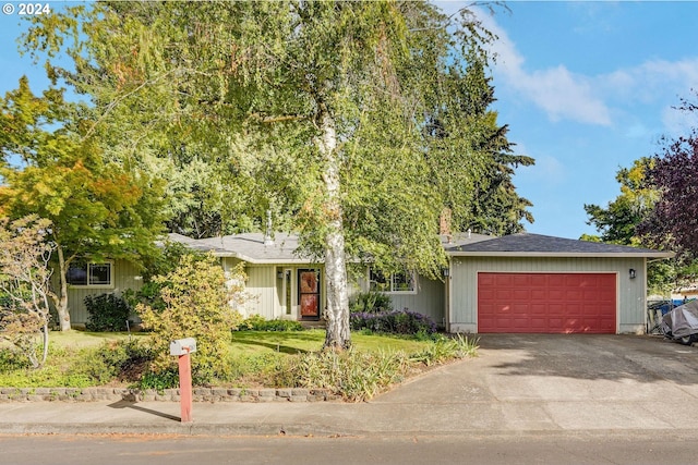 view of front of property featuring a garage and a front yard