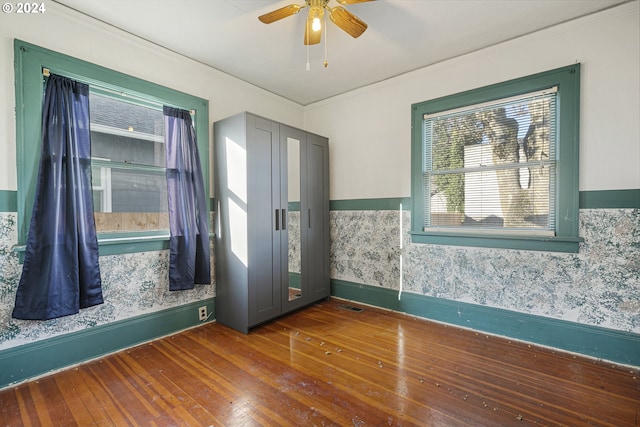 entrance foyer with ceiling fan, dark hardwood / wood-style flooring, and crown molding