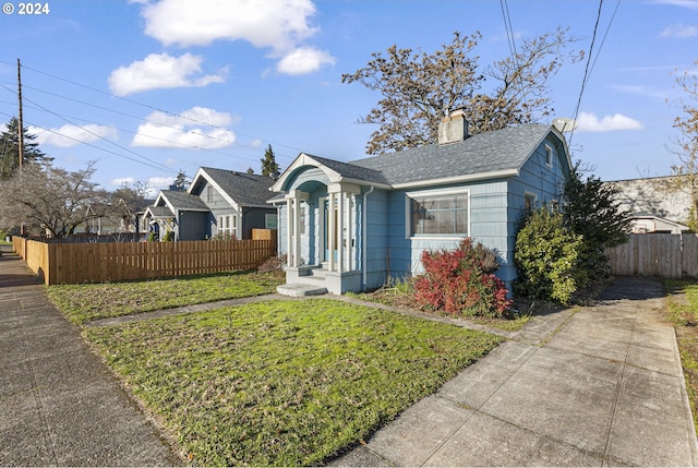 bungalow-style home featuring a front lawn