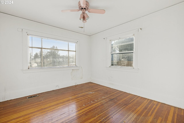 unfurnished room with dark hardwood / wood-style flooring and ceiling fan