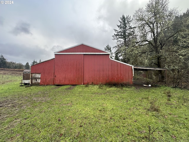 view of outbuilding featuring a lawn