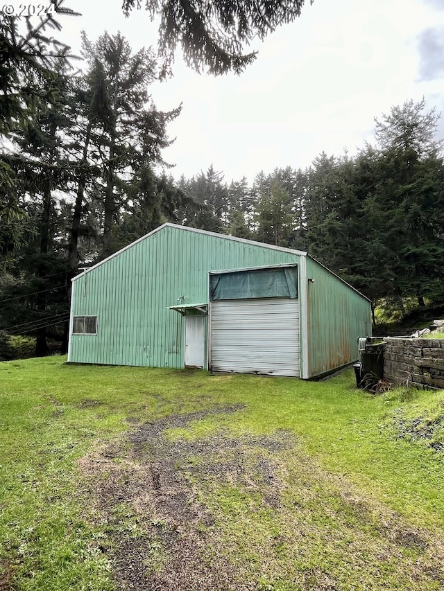 view of outdoor structure featuring a yard