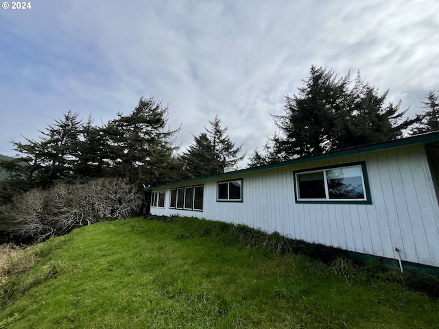 view of side of property featuring a yard