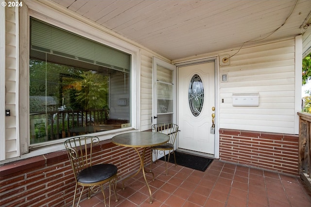 entrance to property featuring covered porch