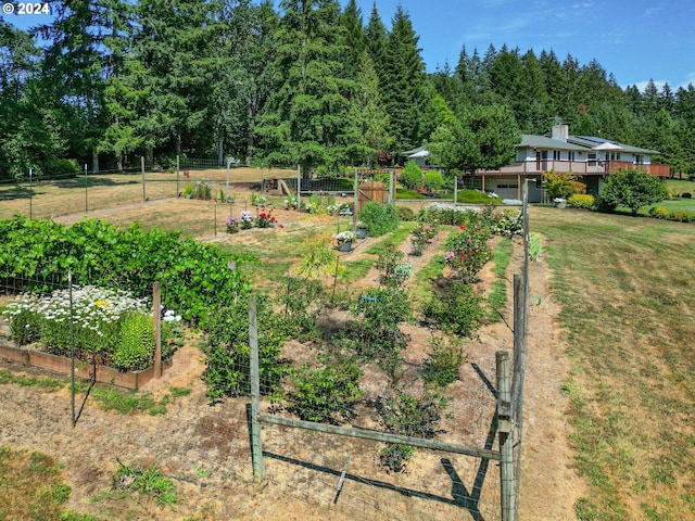 view of yard featuring a rural view