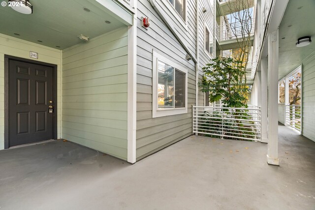 property entrance with covered porch