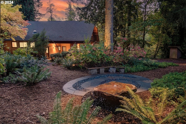 view of yard at dusk