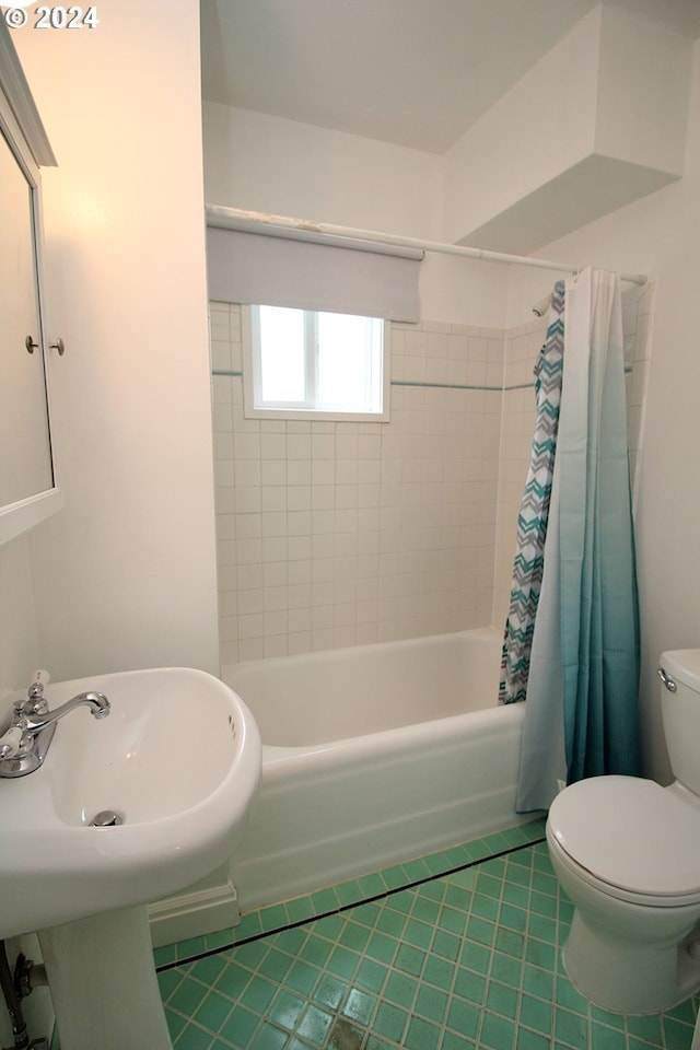 full bathroom with shower / tub combo with curtain, tile patterned floors, toilet, and sink