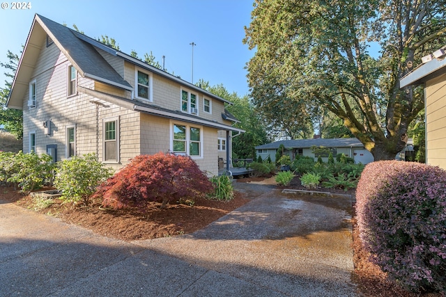 170 N Jefferson St, Eugene, OR 97402 - view of front of home featuring roof with shingles