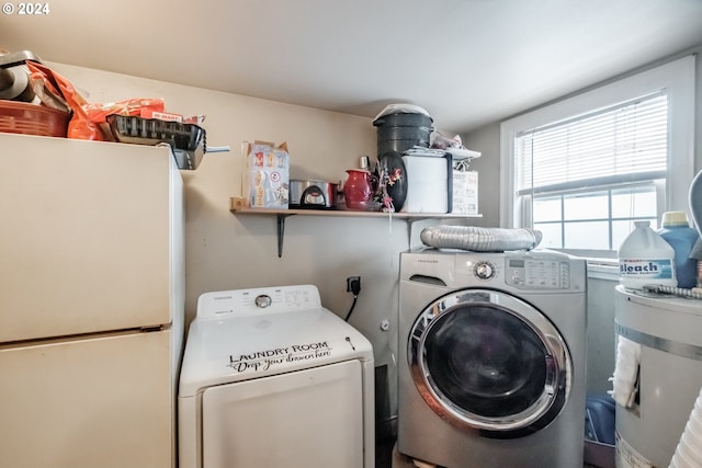 clothes washing area featuring washing machine and dryer