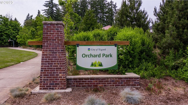 view of community / neighborhood sign