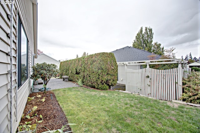 view of yard featuring a patio