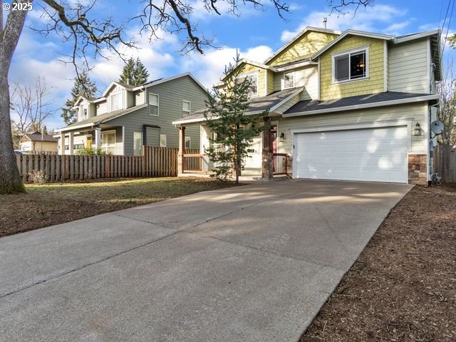 view of front property featuring a garage