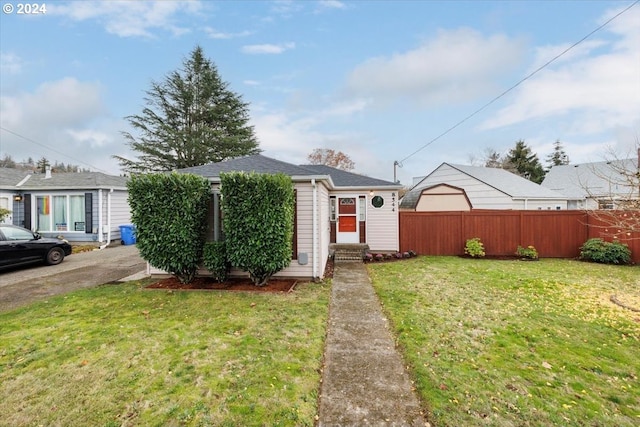 view of front of house with a front lawn