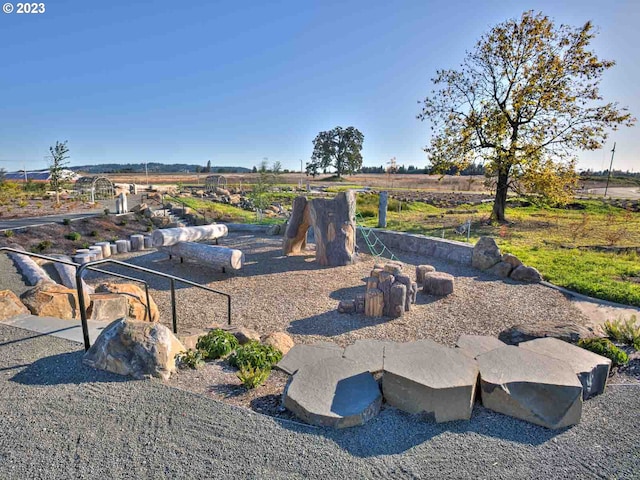 view of yard featuring a rural view