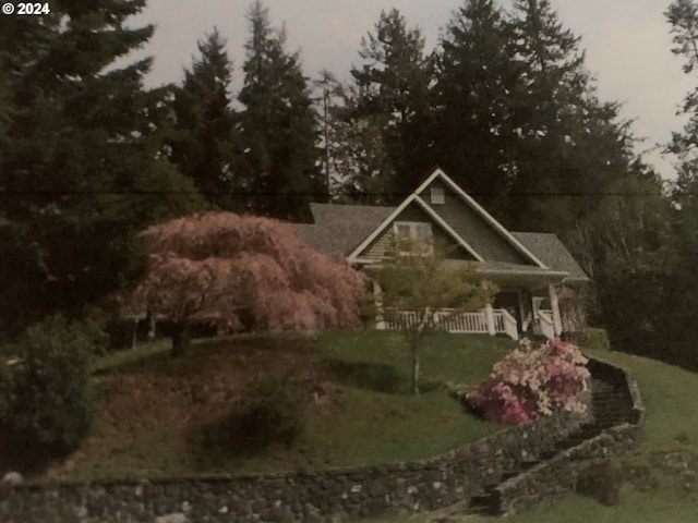 view of front of house with a front yard