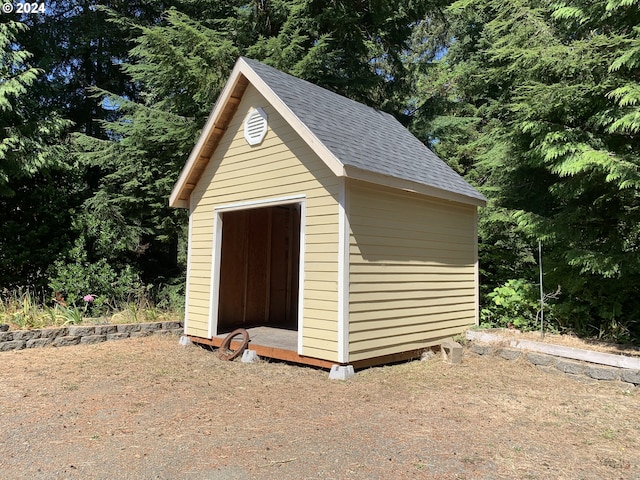 view of outbuilding