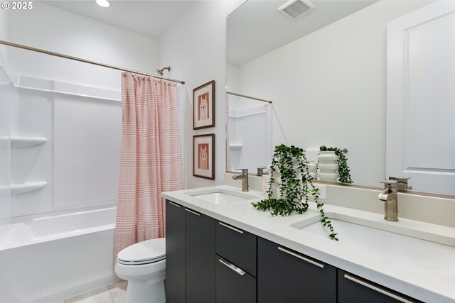 kitchen with white cabinets, appliances with stainless steel finishes, light hardwood / wood-style floors, hanging light fixtures, and a center island with sink