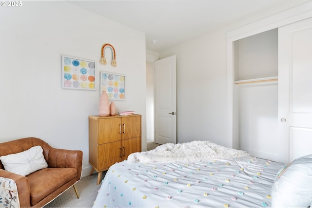 bedroom featuring carpet floors and a closet