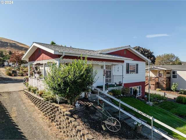 view of front of home with a front yard