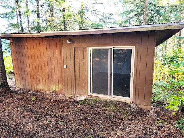 view of outbuilding