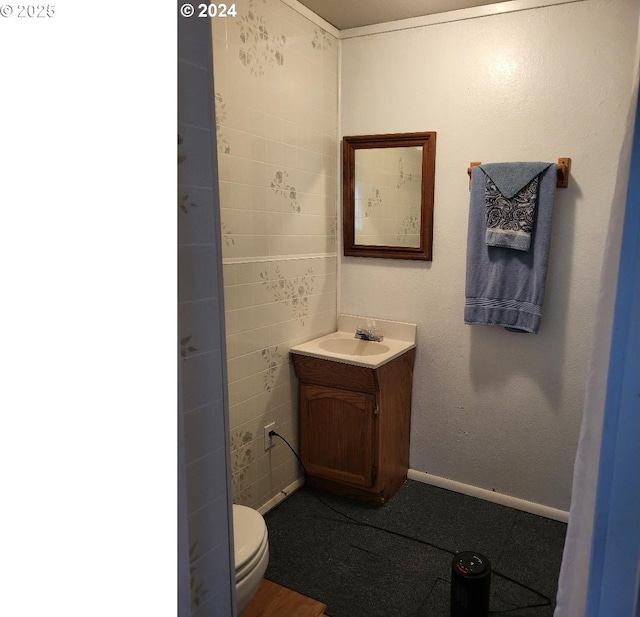 304 SE Hillcrest Dr, John Day, OR 97845 - bathroom with vanity, toilet, and baseboards