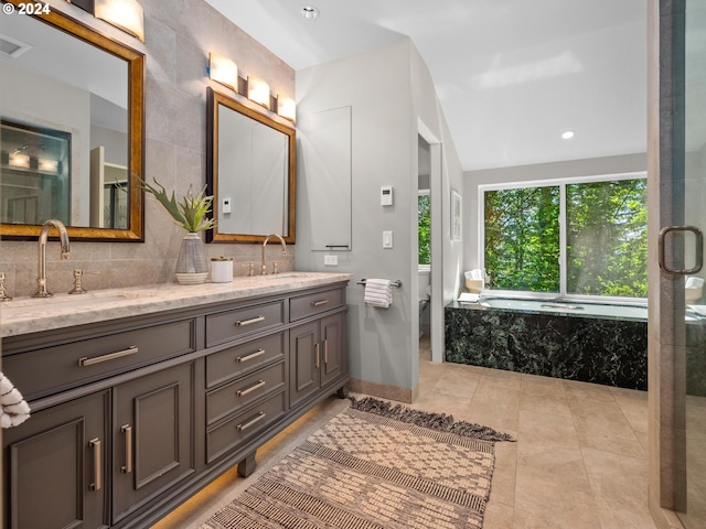 4731 SW 18th Dr, Portland, OR 97239 - bathroom featuring a bathtub and vanity