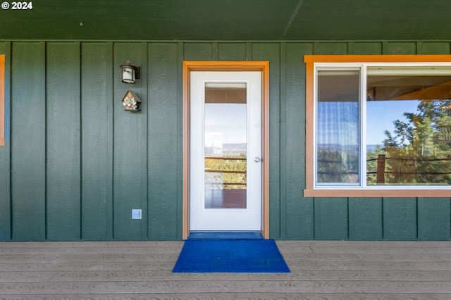 6997 SE Scenic Dr, Prineville, OR 97754 - entrance to property featuring board and batten siding