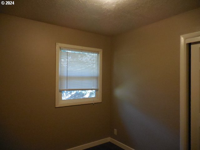 spare room featuring a textured ceiling