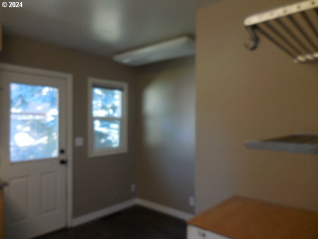 4954 SE 108th Ave, Portland, OR 97266 - entryway featuring baseboards