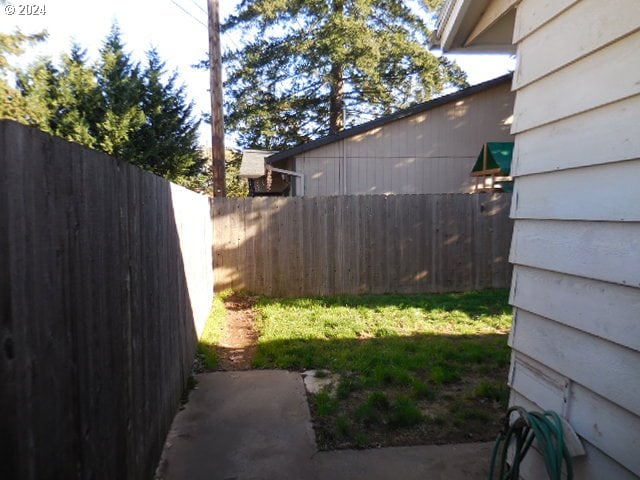 4954 SE 108th Ave, Portland, OR 97266 - view of yard