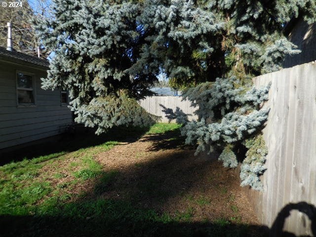 4954 SE 108th Ave, Portland, OR 97266 - view of yard