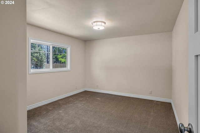 52582 Doe Ln, La Pine, OR 97739 - empty room featuring baseboards and dark carpet