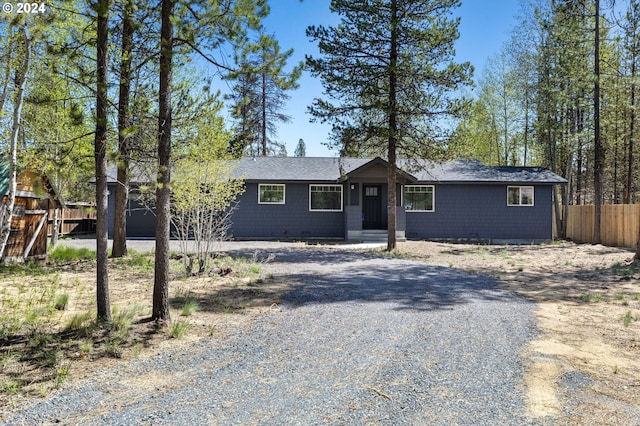 52582 Doe Ln, La Pine, OR 97739 - ranch-style home featuring fence and gravel driveway