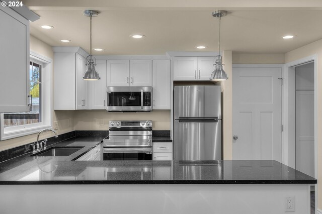 52582 Doe Ln, La Pine, OR 97739 - kitchen featuring white cabinetry, appliances with stainless steel finishes, a sink, and recessed lighting