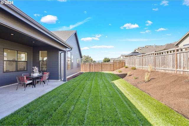 view of yard featuring a patio