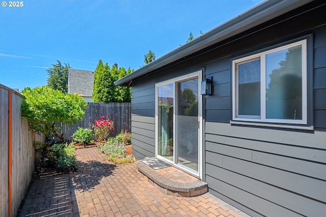 3427 NE 32nd Pl, Portland, OR 97212 - fenced backyard with a patio